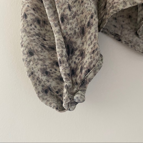 Lovely Elizabeth and James Blouse - Picture 2 of 5